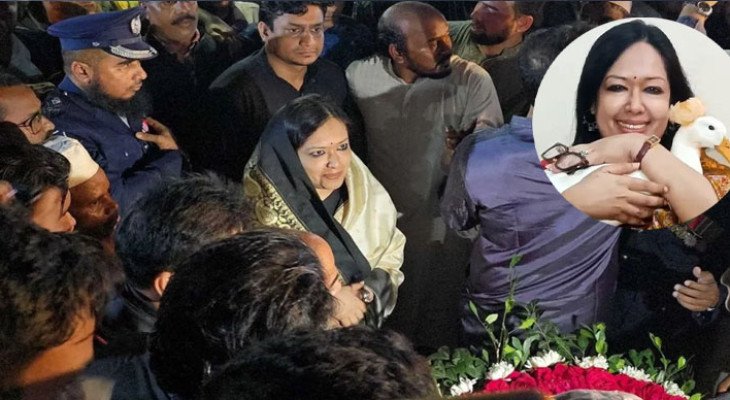শহীদ মিনারে বাধার মুখে রুমিন ফারহানা, ফিরে গেলেন ফুল না দিয়েই